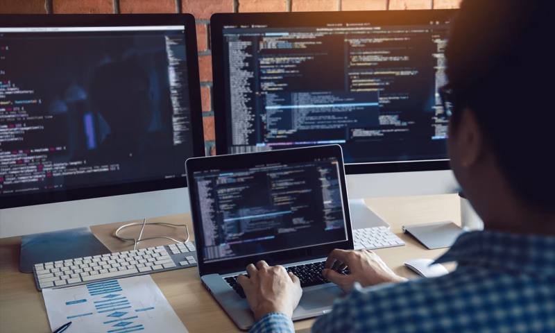 数据科学选型：R与Python如何赋能牟定县网站建设？